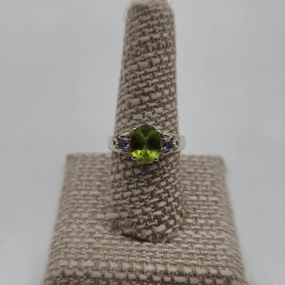 Size 9 Sterling Silver Oval Peridot And Amethyst Gem Ring A3624